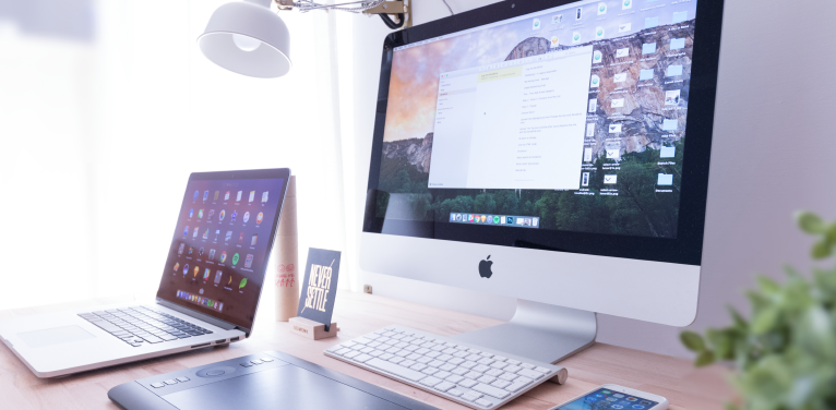 mac-and-macbook-on-desk